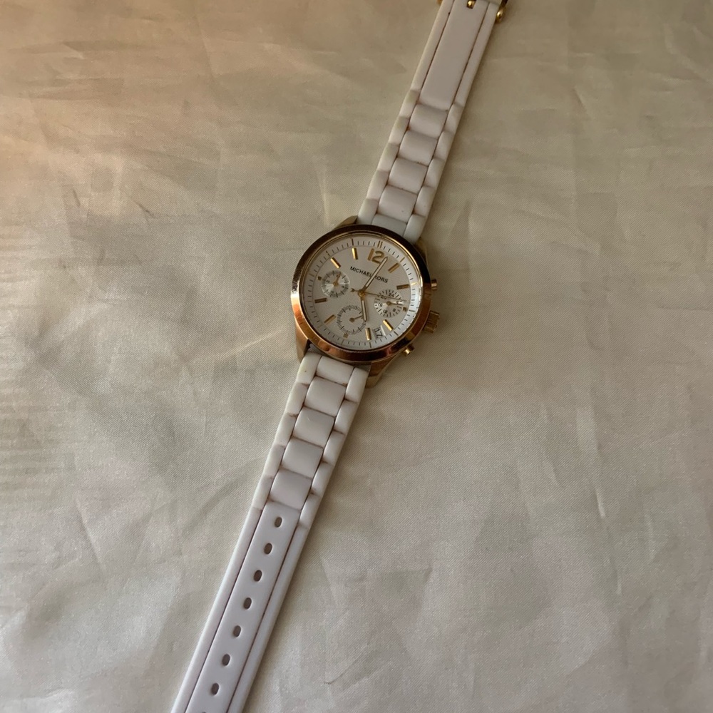 COPY - Michael Kors Watch - Picture 4 of 8